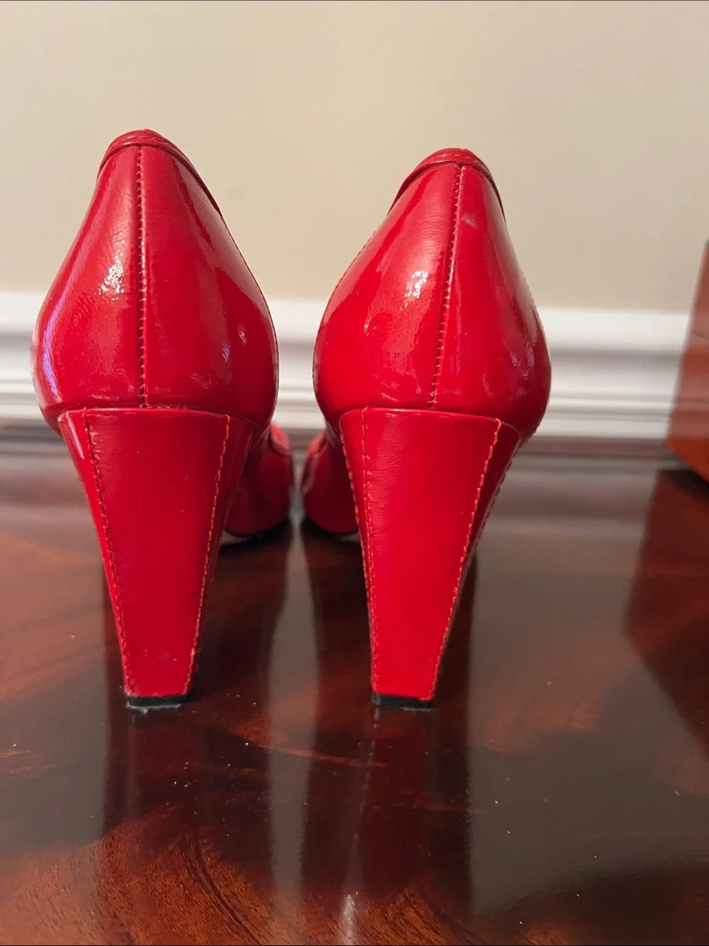 Enzo Angiolini Red Patent Leather Chain-Trim Heels BEAUTIFUL  8.5M